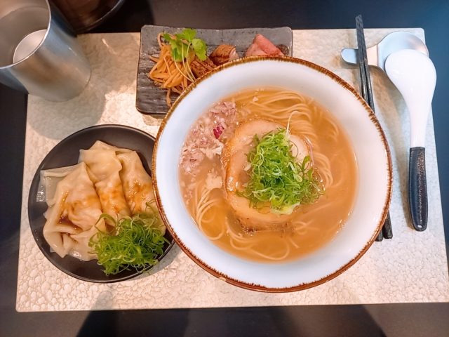 麺屋さすけ　吉田町より45分！